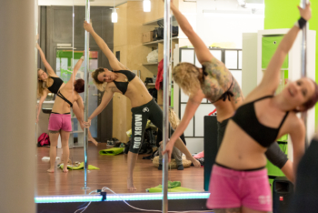 Charity Day Polelicious-Pole Dance (51)